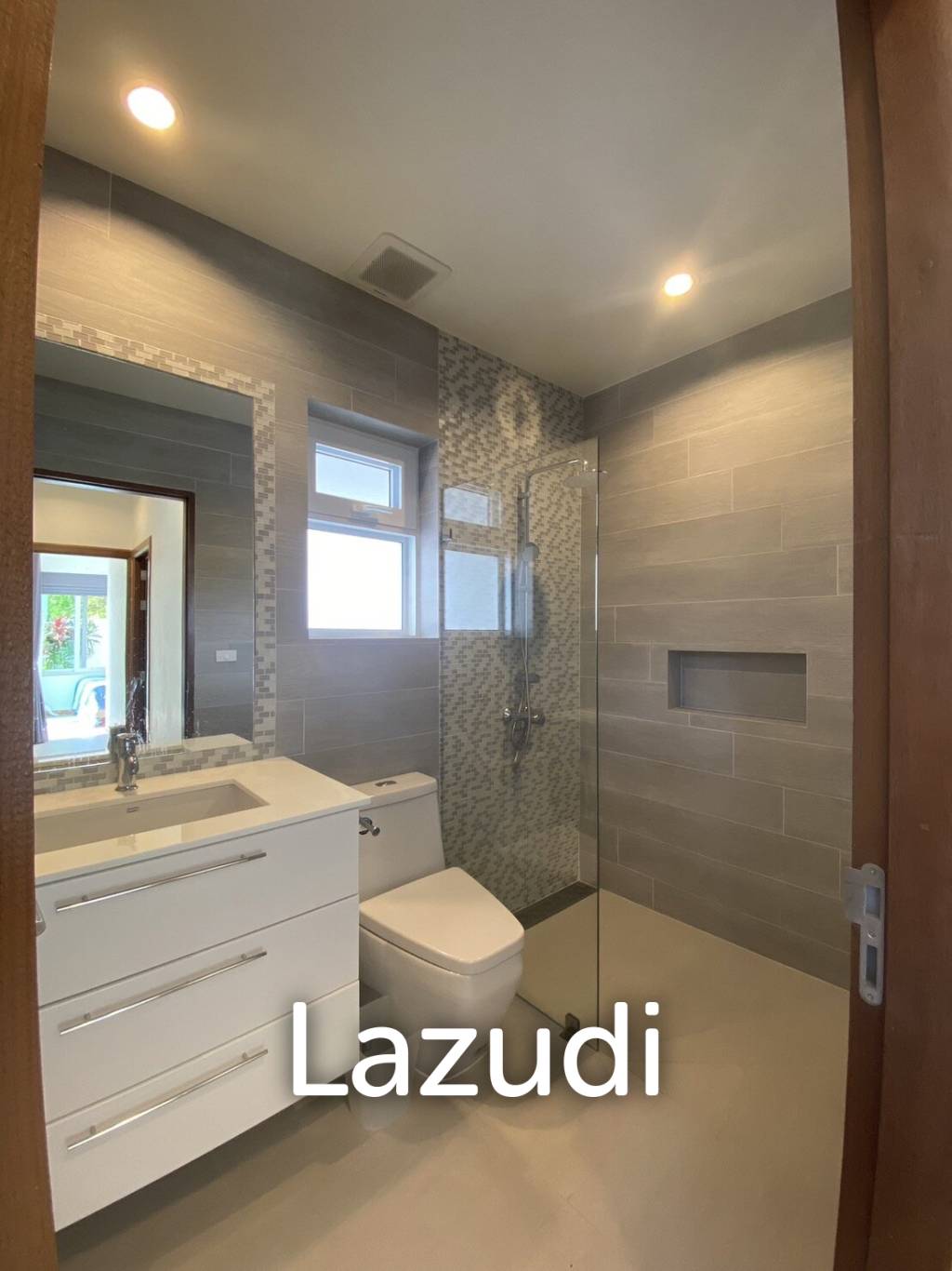 Hillside Hamlet: 3 bed 3 bath with Yoga room