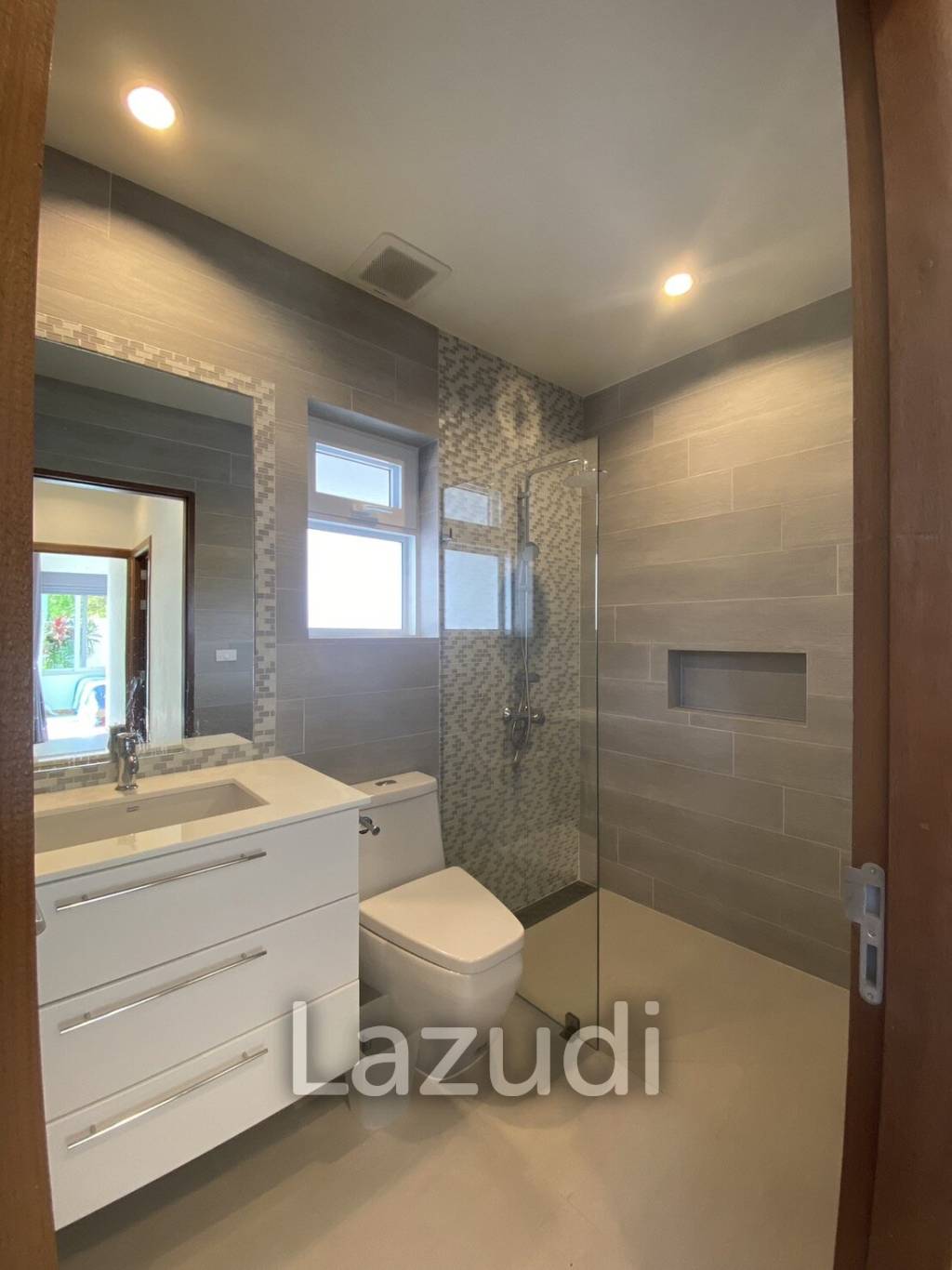 Hillside Hamlet: 3 bed 3 bath with Yoga room