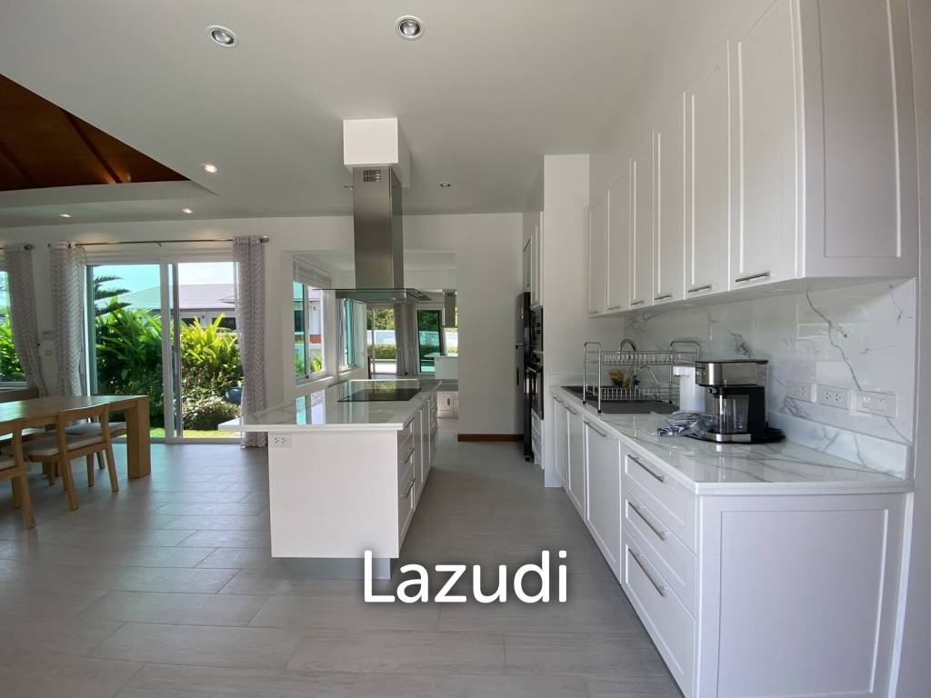 Hillside Hamlet: 3 bed 3 bath with Yoga room