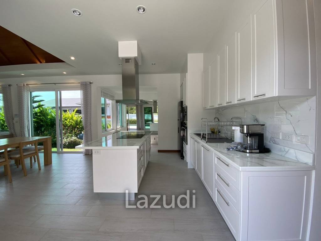 Hillside Hamlet: 3 bed 3 bath with Yoga room
