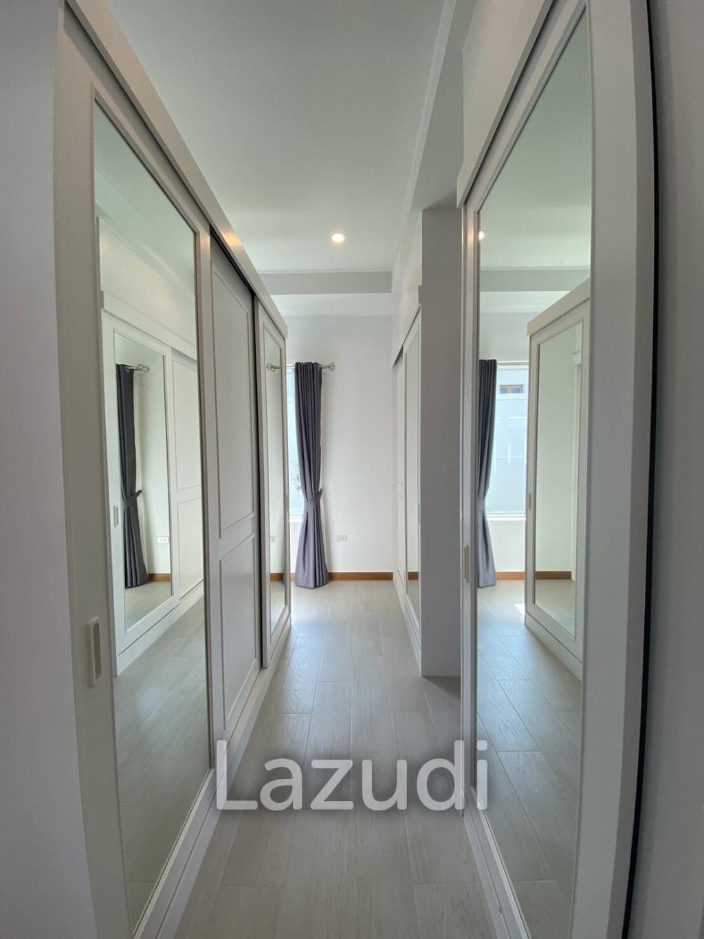 Hillside Hamlet: 3 bed 3 bath with Yoga room