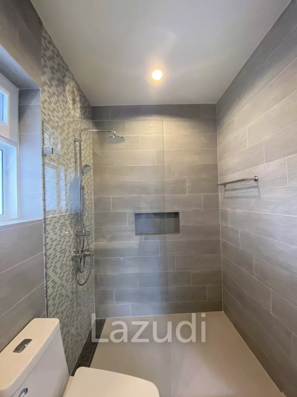 Hillside Hamlet: 3 bed 3 bath with Yoga room