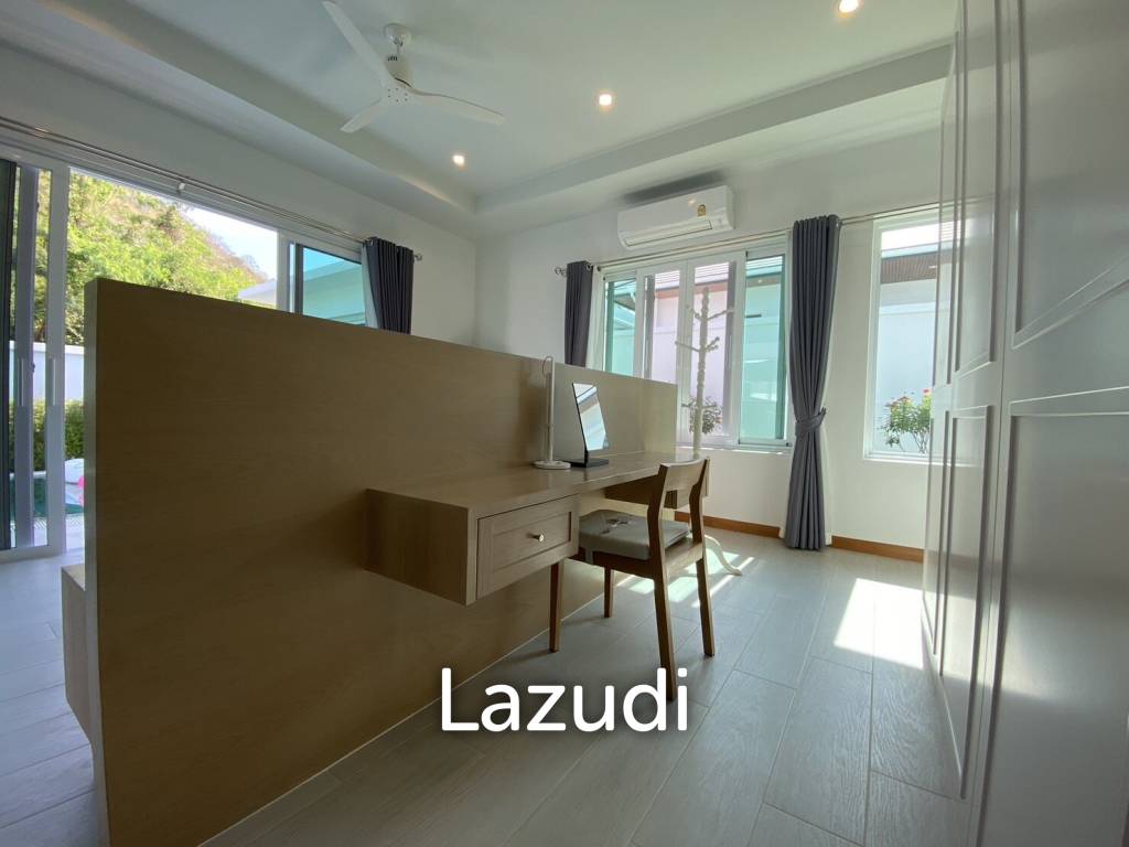 Hillside Hamlet: 3 bed 3 bath with Yoga room