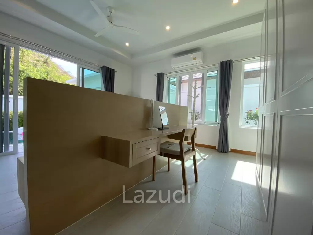 Hillside Hamlet: 3 bed 3 bath with Yoga room