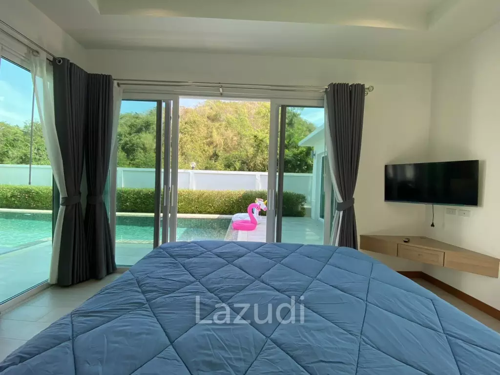 Hillside Hamlet: 3 bed 3 bath with Yoga room