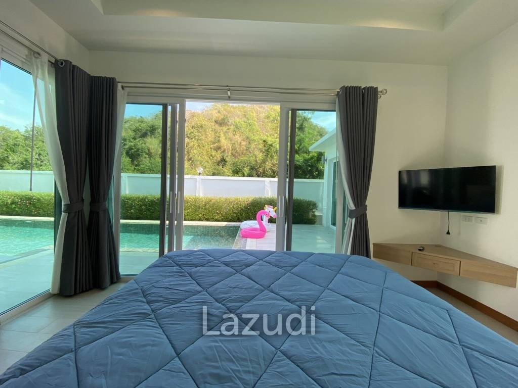 Hillside Hamlet: 3 bed 3 bath with Yoga room