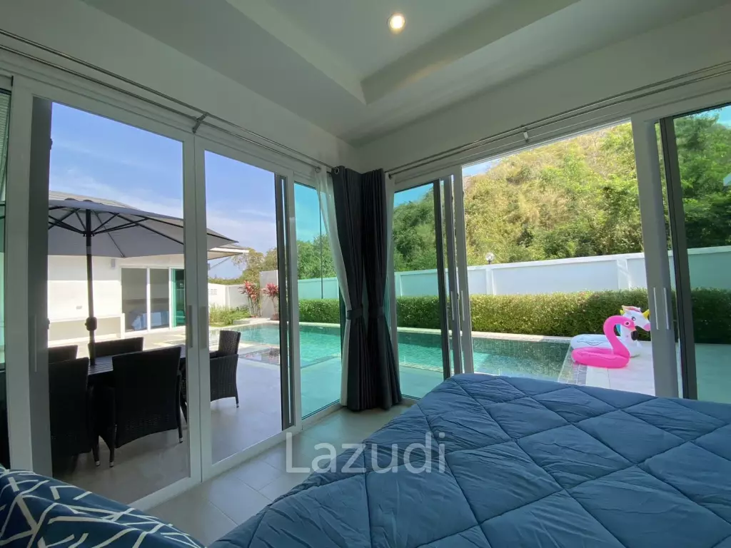 Hillside Hamlet: 3 bed 3 bath with Yoga room