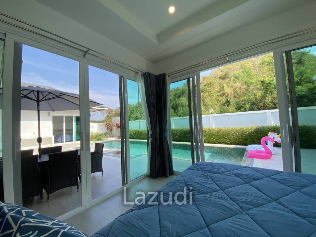 Hillside Hamlet: 3 bed 3 bath with Yoga room