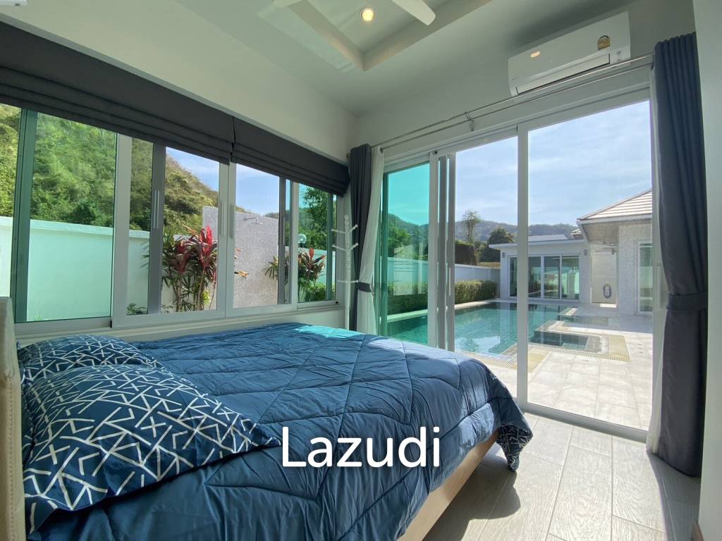 Hillside Hamlet: 3 bed 3 bath with Yoga room