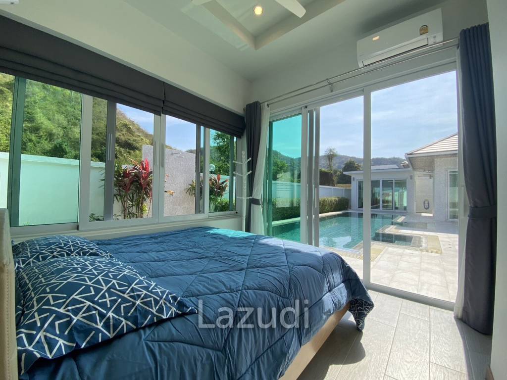 Hillside Hamlet: 3 bed 3 bath with Yoga room