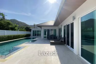 Hillside Hamlet: 3 bed 3 bath with Yoga room