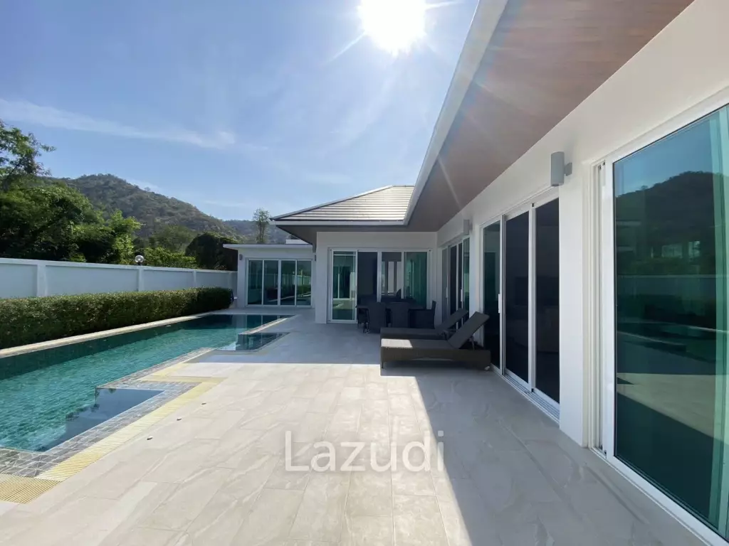 Hillside Hamlet: 3 bed 3 bath with Yoga room