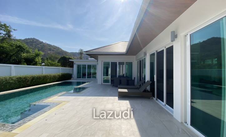 Hillside Hamlet: 3 bed 3 bath with Yoga room