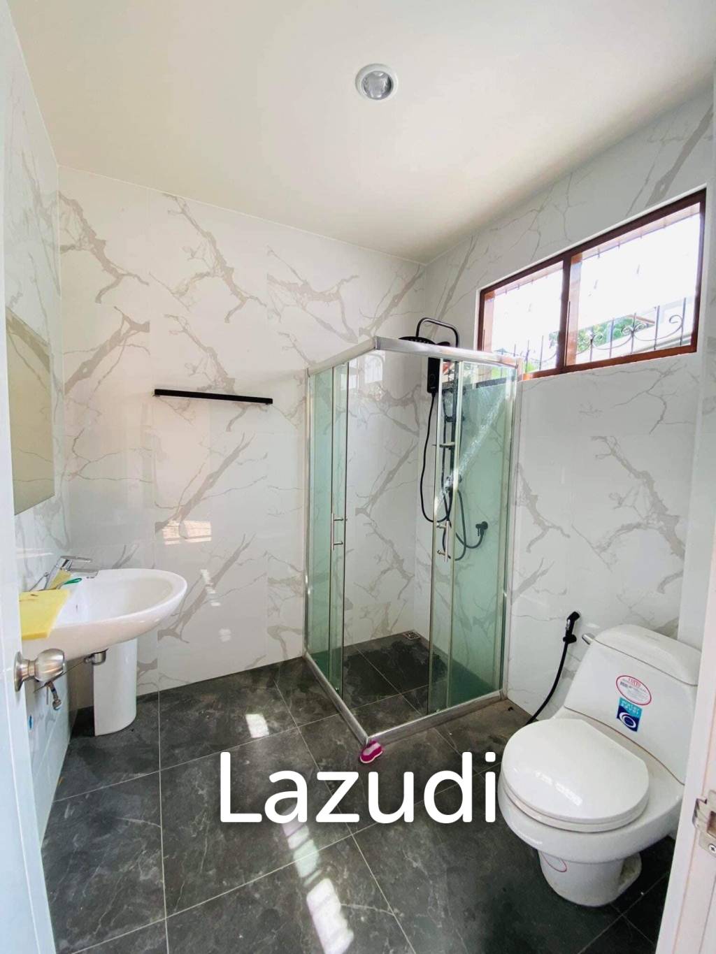 2 Bedrooms 3 Bahtrooms 111 Sqm. House in Sriracha