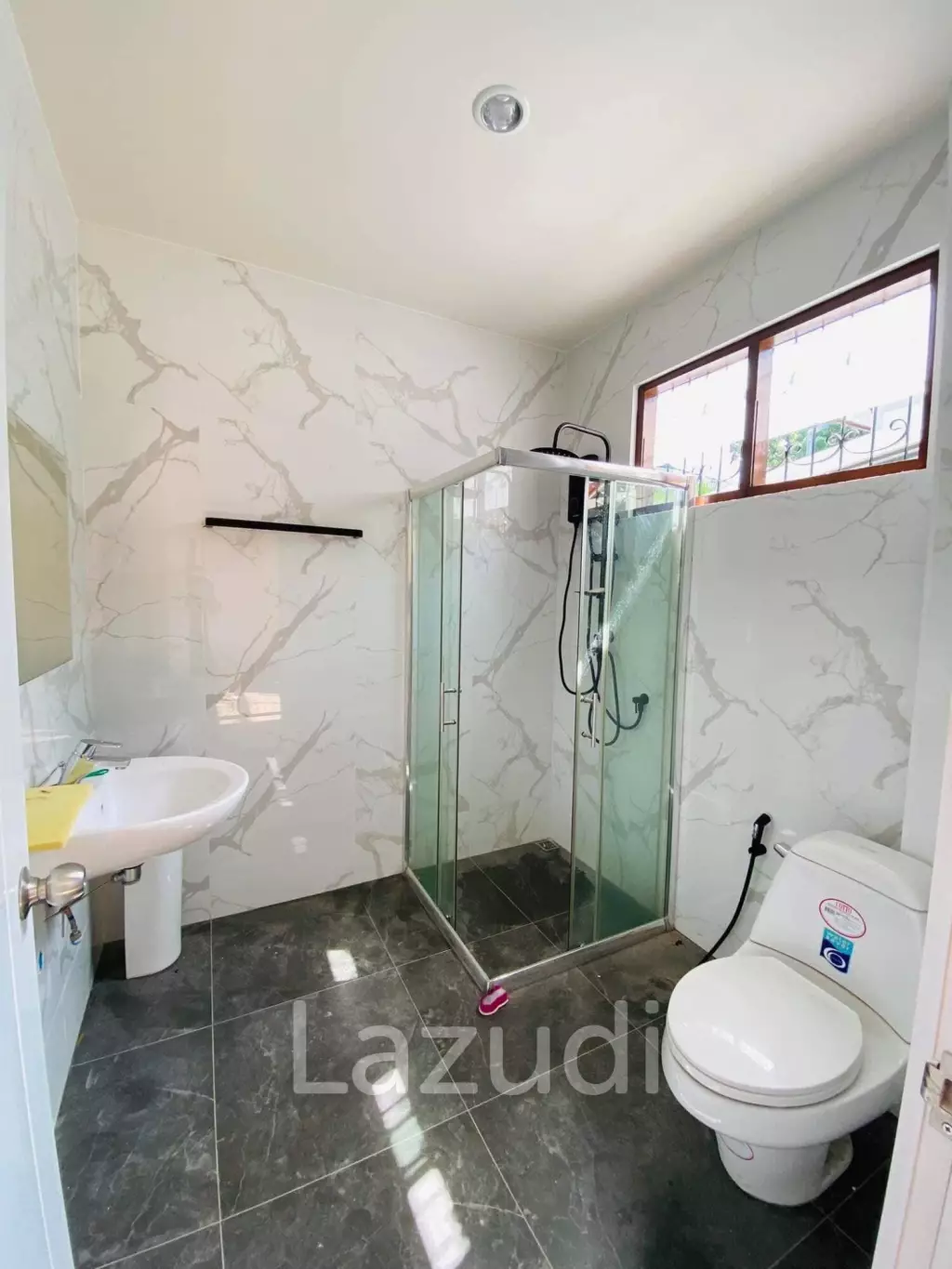 2 Bedrooms 3 Bahtrooms 111 Sqm. House in Sriracha