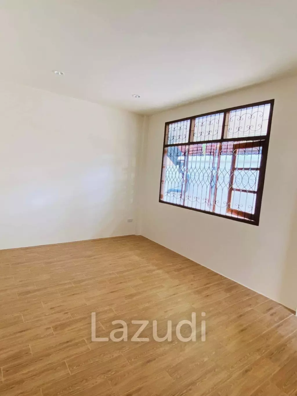 2 Bedrooms 3 Bahtrooms 111 Sqm. House in Sriracha
