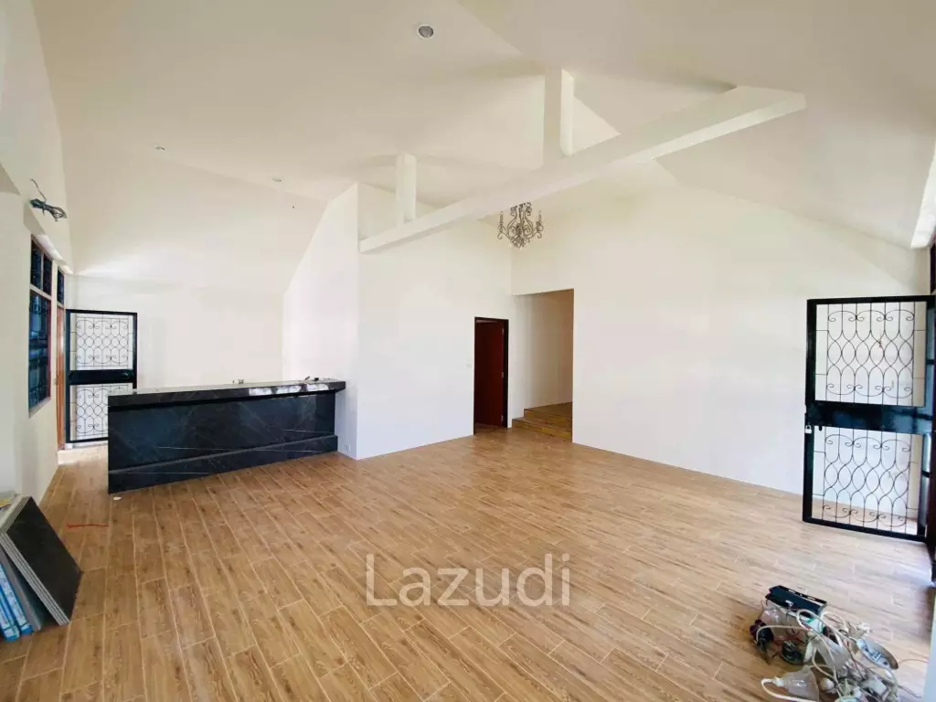 2 Bedrooms 3 Bahtrooms 111 Sqm. House in Sriracha