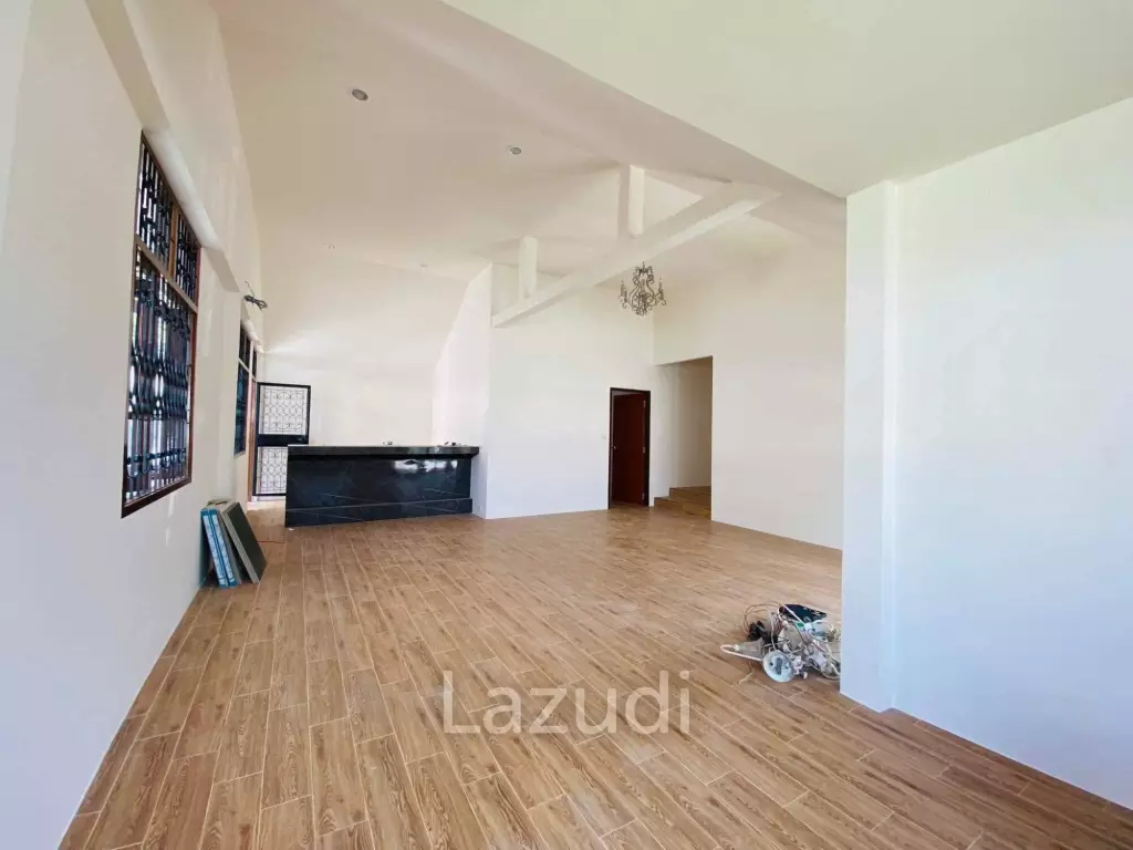 2 Bedrooms 3 Bahtrooms 111 Sqm. House in Sriracha