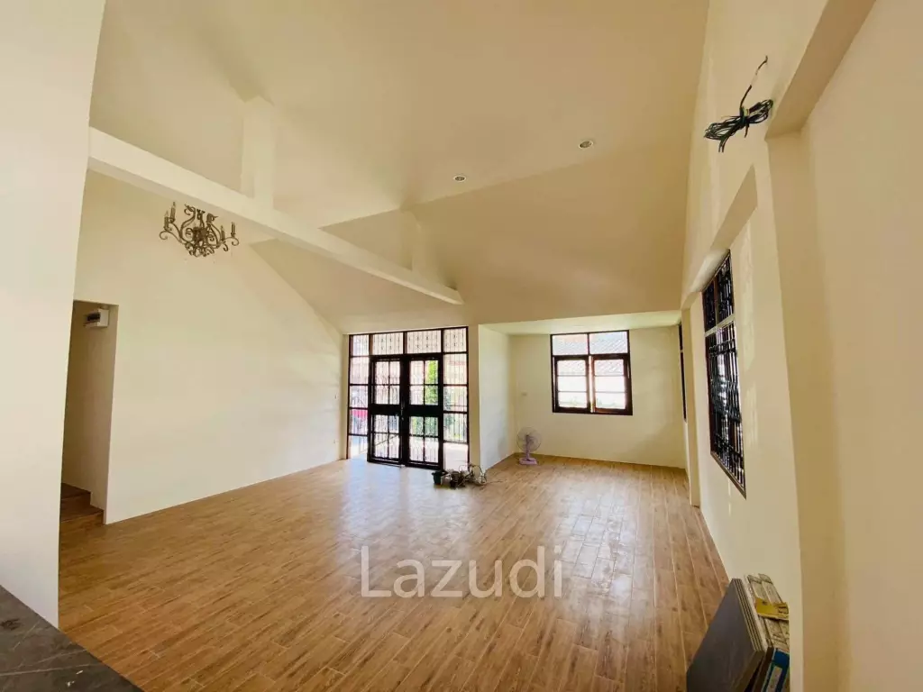 2 Bedrooms 3 Bahtrooms 111 Sqm. House in Sriracha