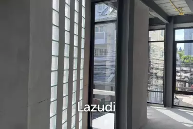 Modern 5 Storey Townhome with elevator For Sale
