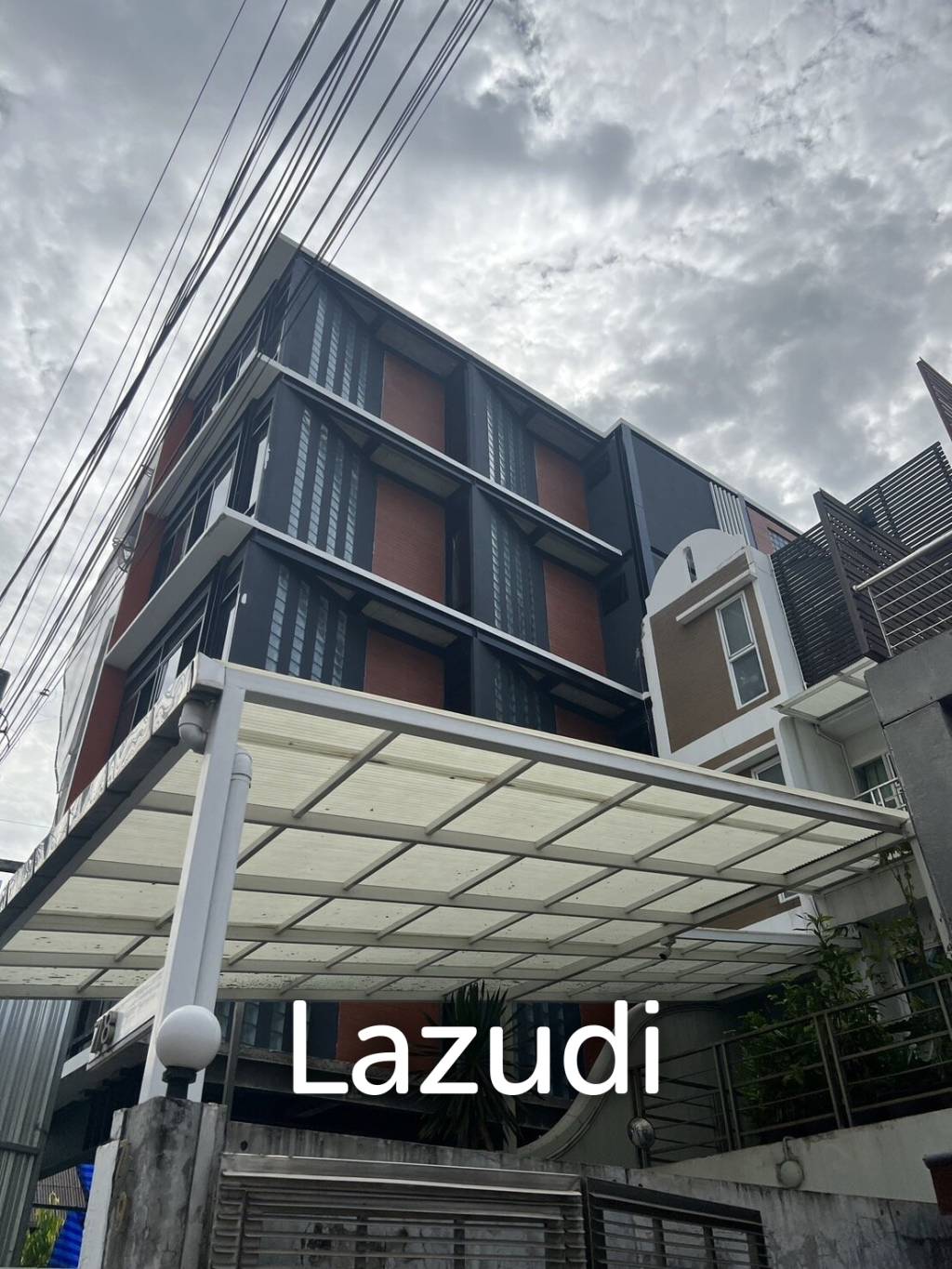 Modern 5 Storey Townhome with elevator For Sale