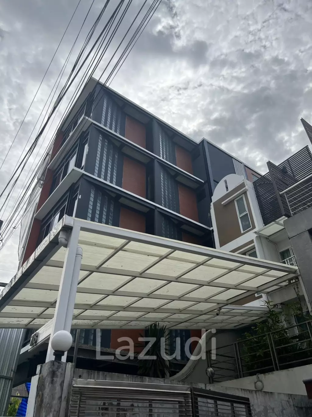 Modern 5 Storey Townhome with elevator For Sale