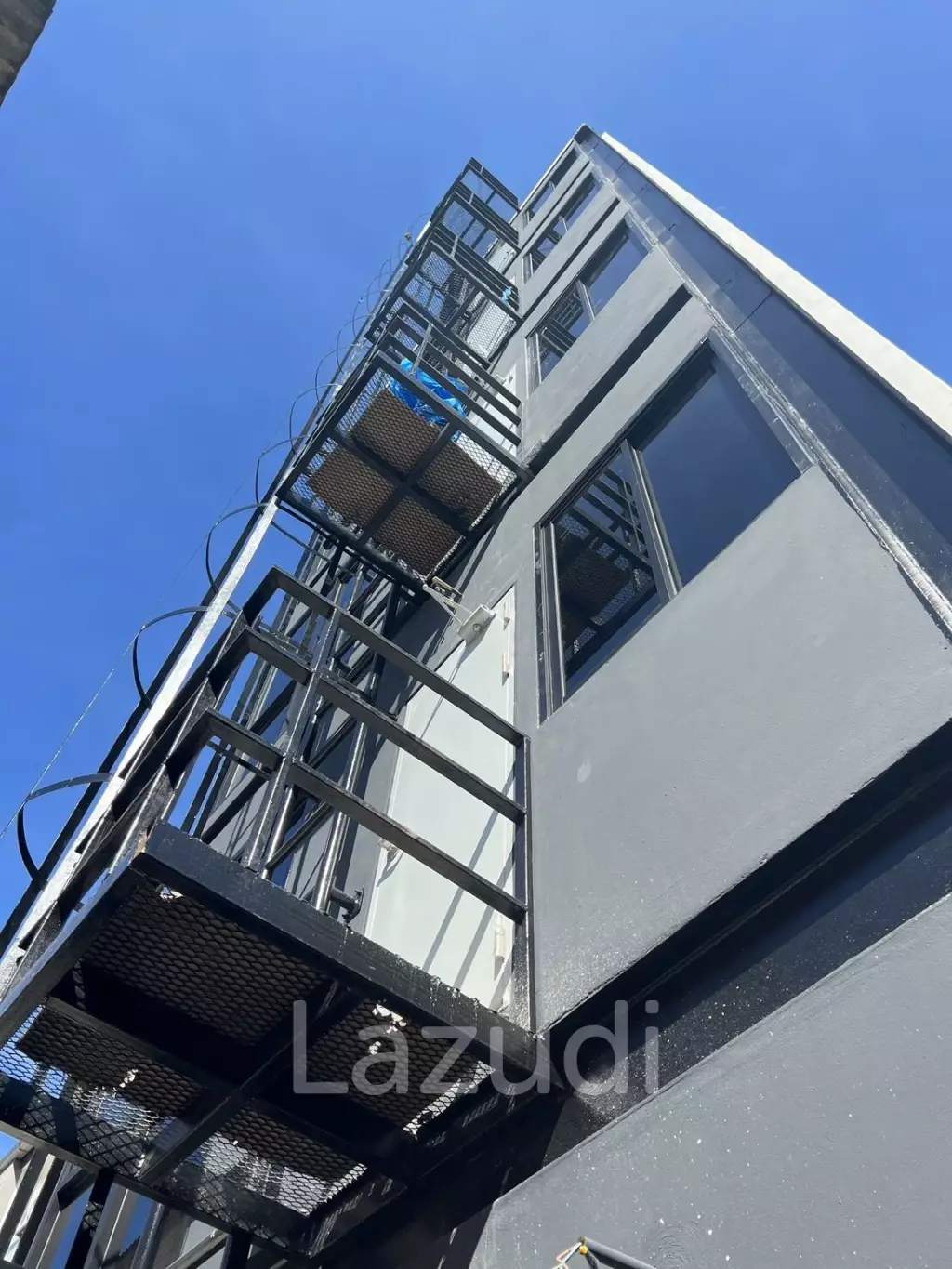 Modern 5 Storey Townhome with elevator For Sale