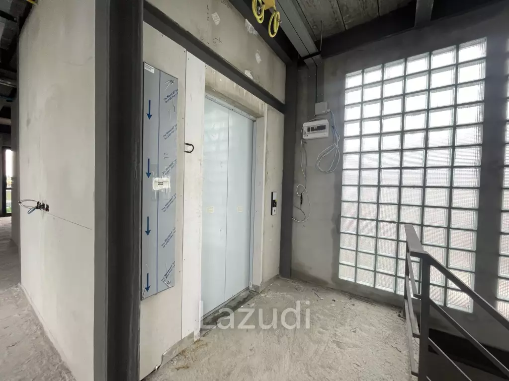 Modern 5 Storey Townhome with elevator For Sale