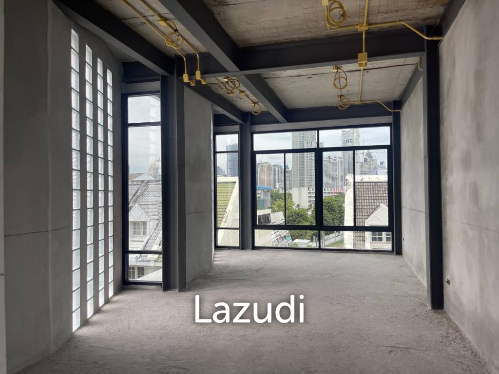 Modern 5 Storey Townhome with elevator For Sale
