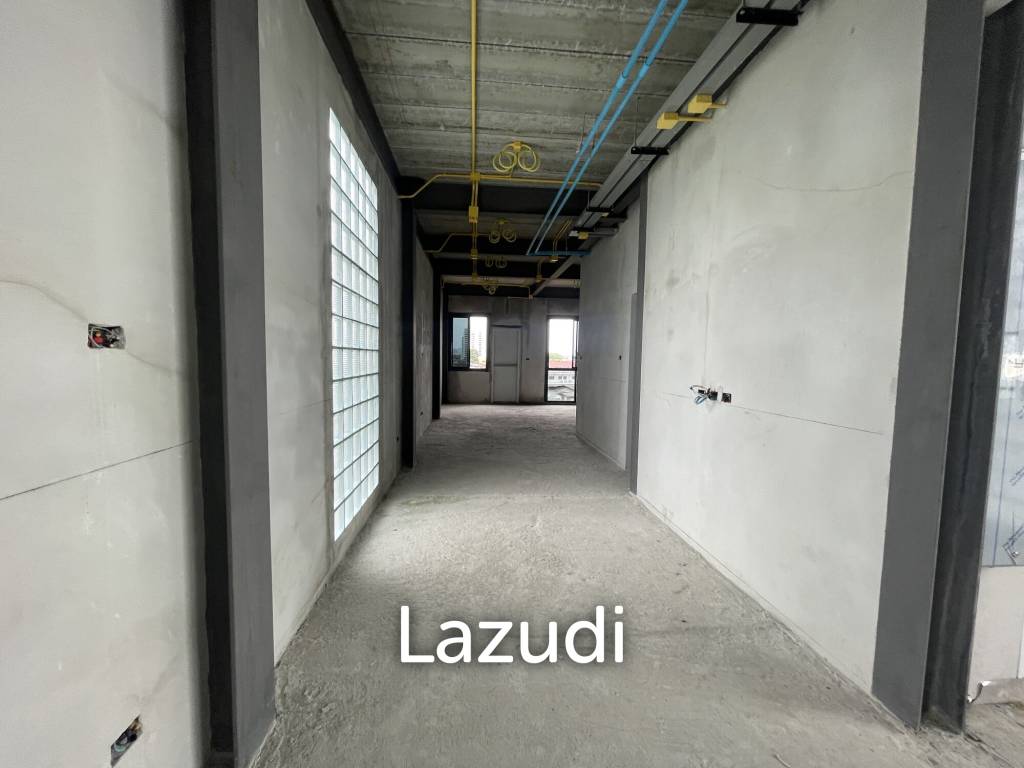 Modern 5 Storey Townhome with elevator For Sale