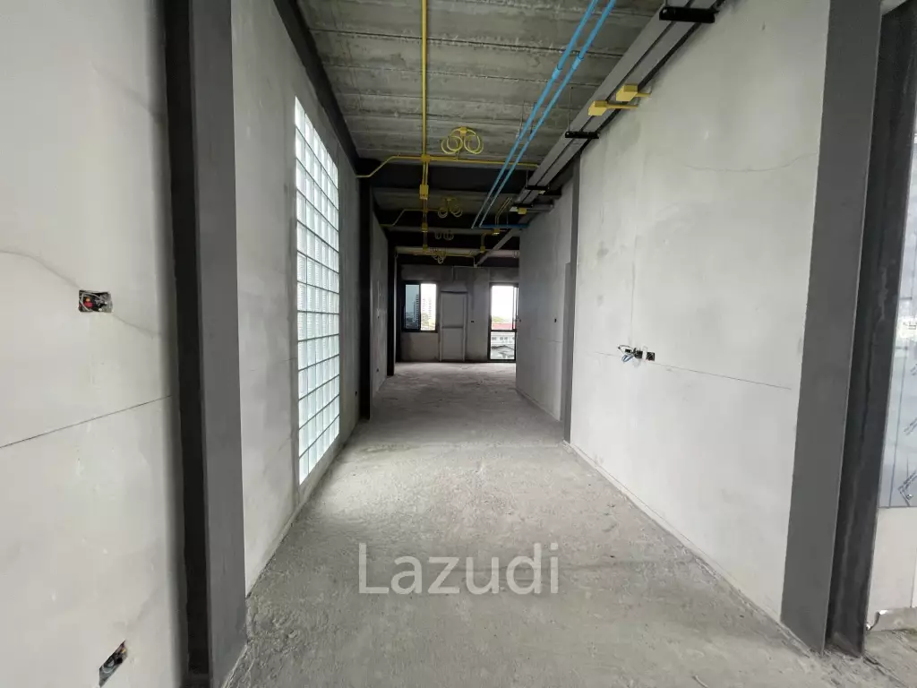 Modern 5 Storey Townhome with elevator For Sale