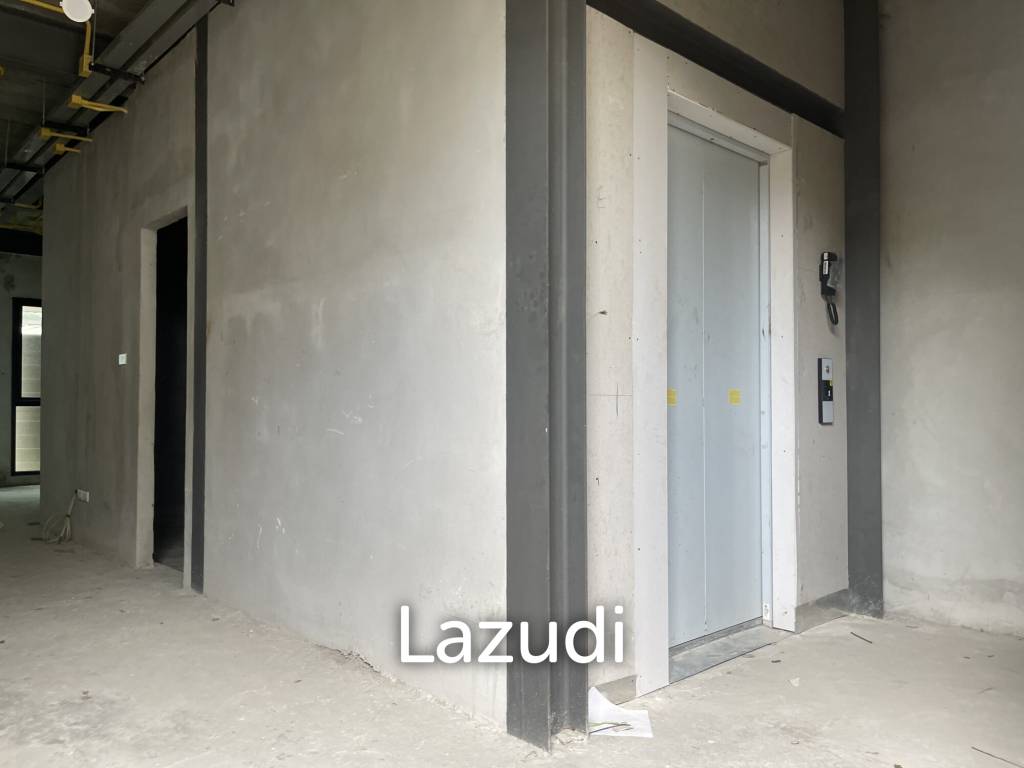 Modern 5 Storey Townhome with elevator For Sale