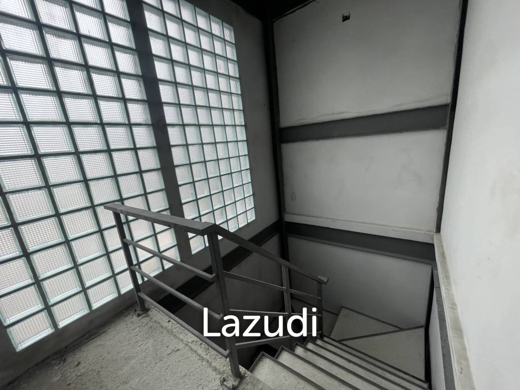 Modern 5 Storey Townhome with elevator For Sale