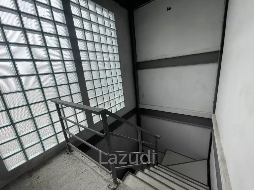 Modern 5 Storey Townhome with elevator For Sale
