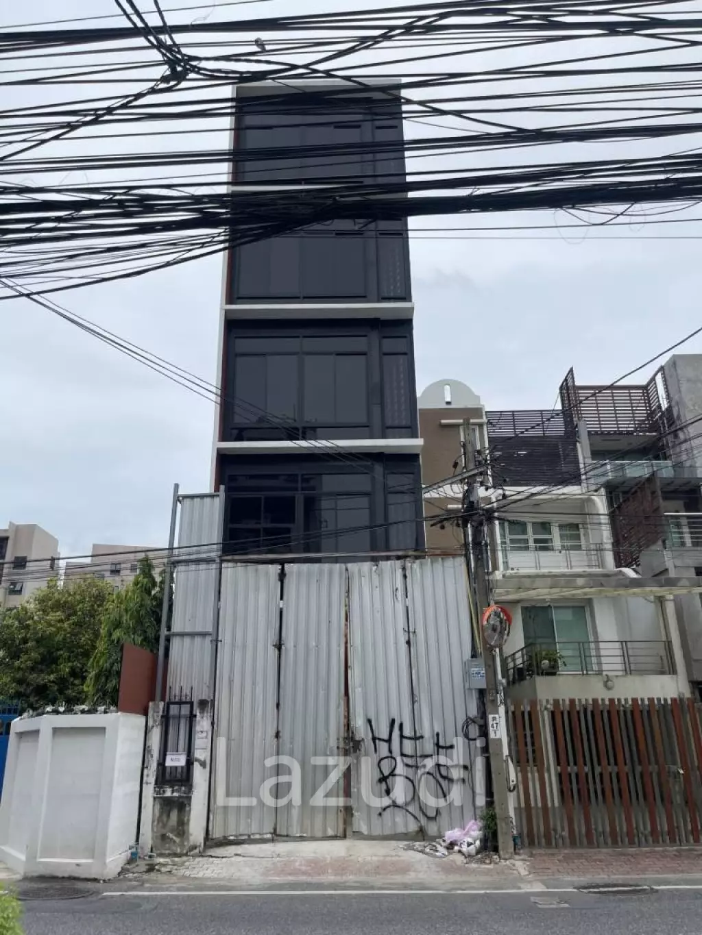 Modern 5 Storey Townhome with elevator For Sale