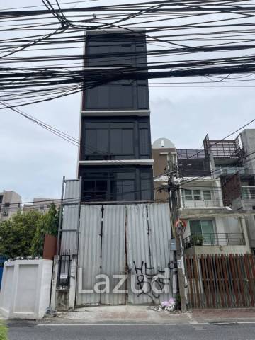 Modern 5 Storey Townhome with elevator For Sale
