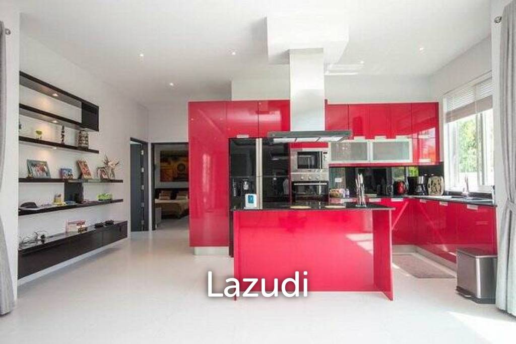 930 Sqm 5 Bed 3 Bath Villa For Sale