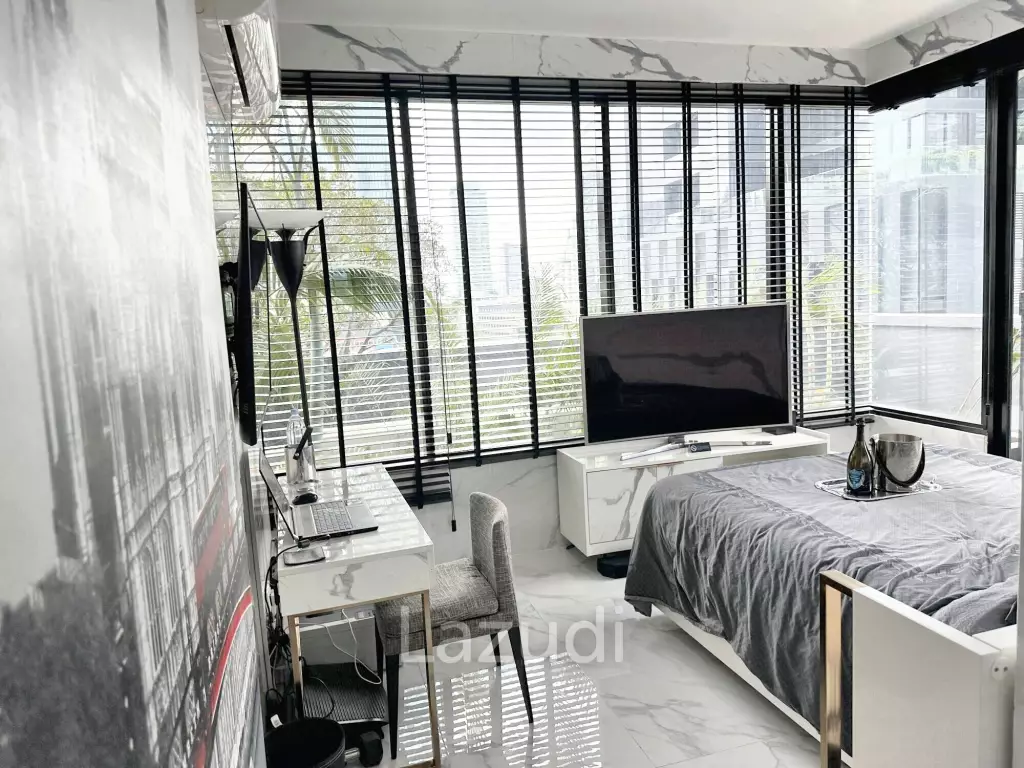 2 Bedrooms 2 Bathrooms 158 SQ.M at M Silom