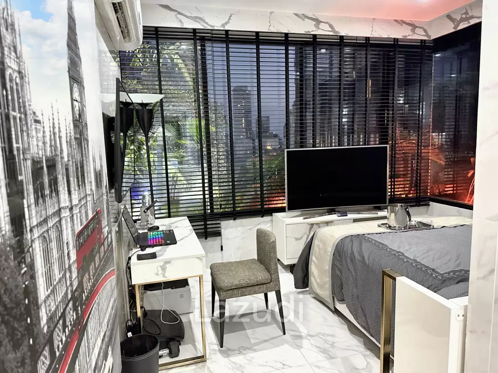 2 Bedrooms 2 Bathrooms 158 SQ.M at M Silom