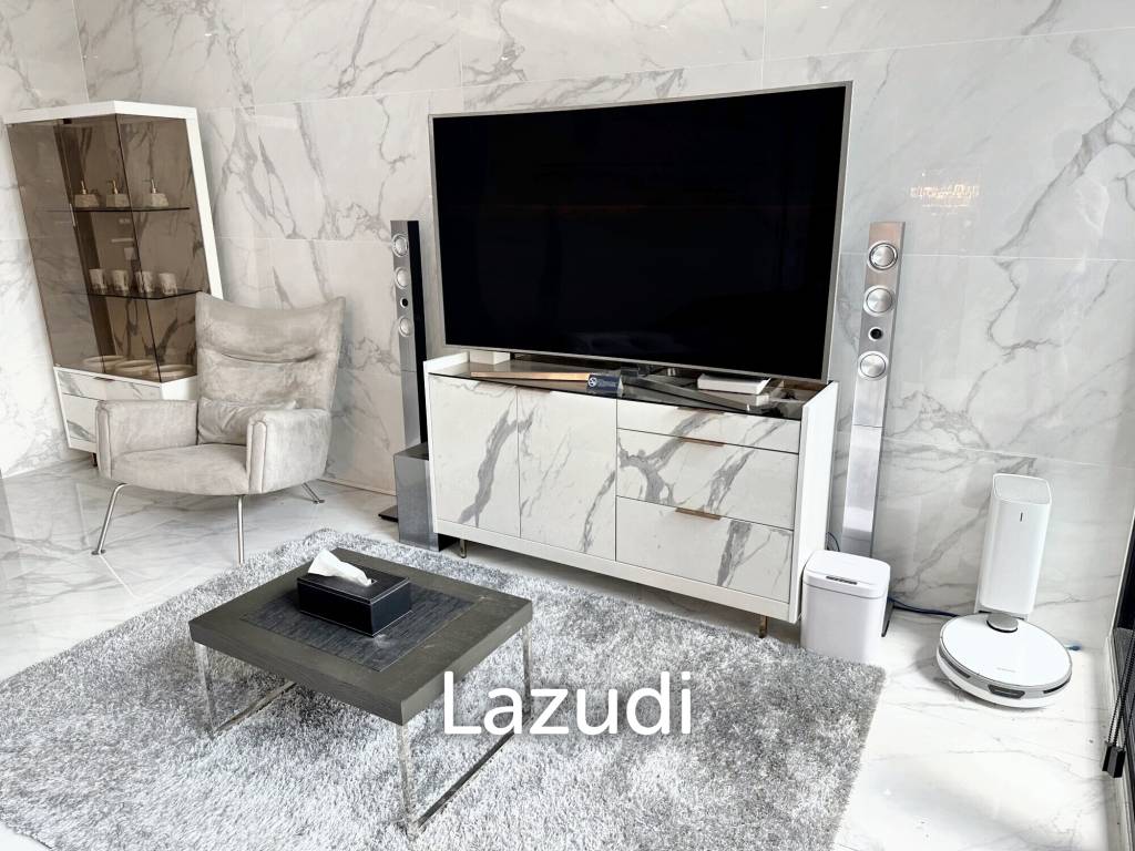 2 Bedrooms 2 Bathrooms 158 SQ.M at M Silom