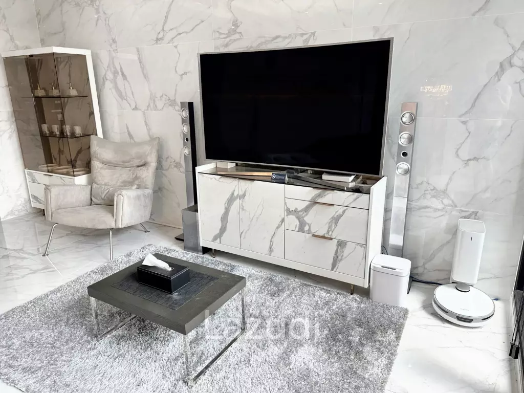 2 Bedrooms 2 Bathrooms 158 SQ.M at M Silom