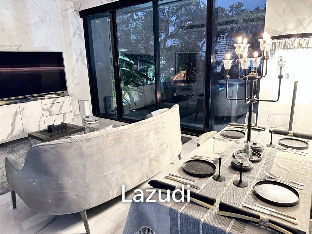 2 Bedrooms 2 Bathrooms 158 SQ.M at M Silom