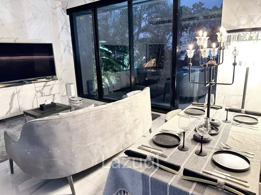 2 Bedrooms 2 Bathrooms 158 SQ.M at M Silom