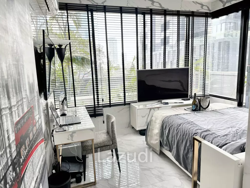 2 Bedrooms 2 Bathrooms 158 SQ.M at M Silom