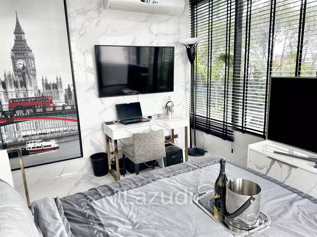 2 Bedrooms 2 Bathrooms 158 SQ.M at M Silom