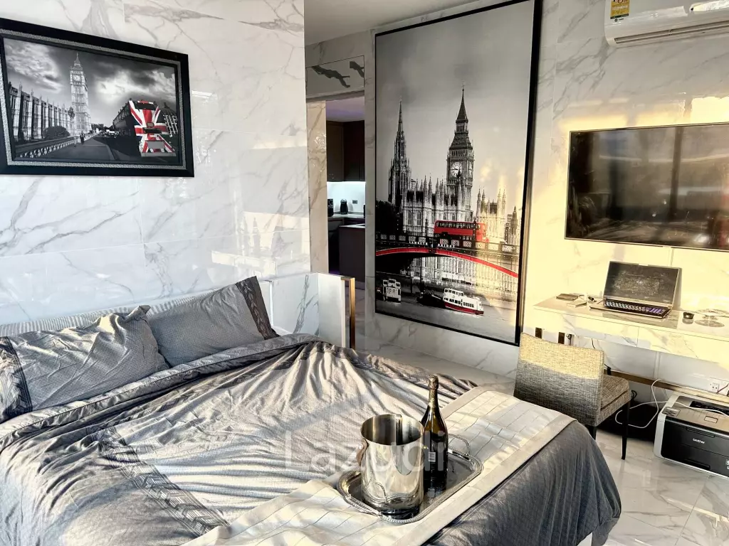 2 Bedrooms 2 Bathrooms 158 SQ.M at M Silom