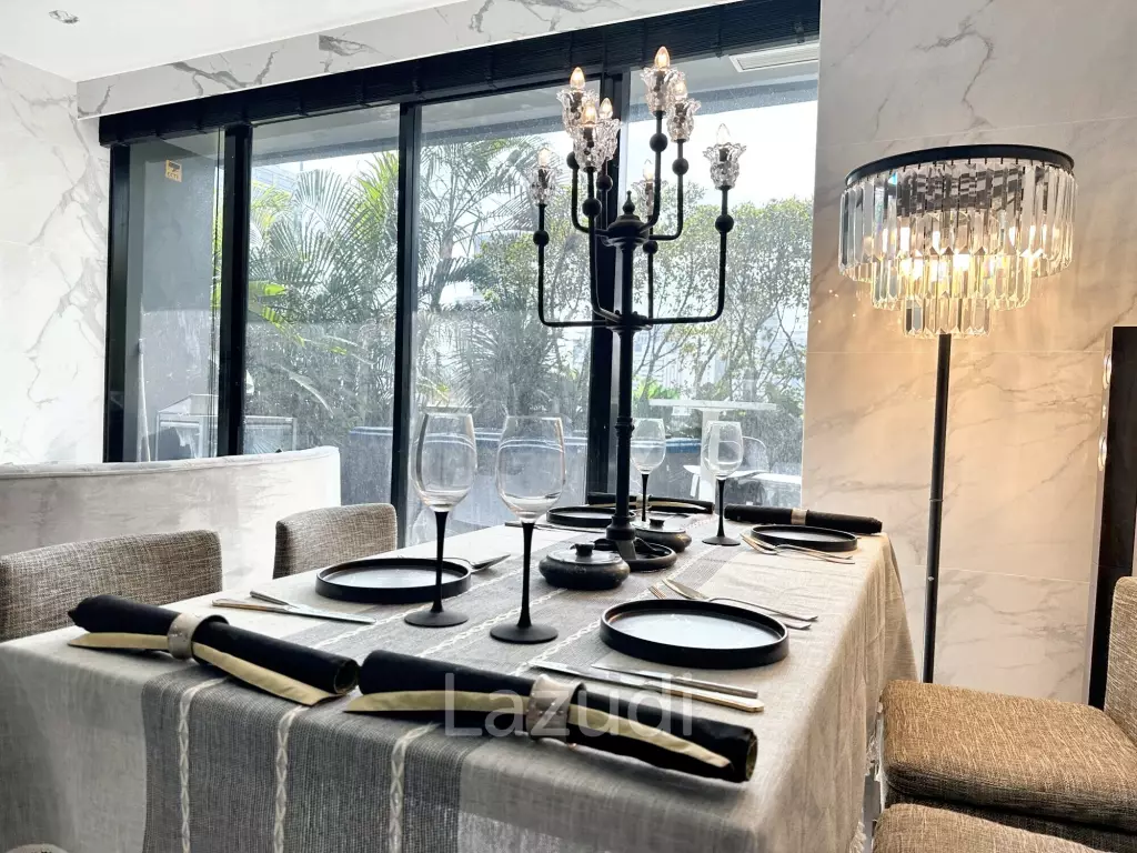 2 Bedrooms 2 Bathrooms 158 SQ.M at M Silom