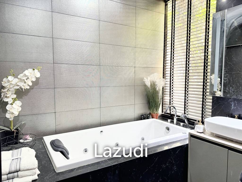 2 Bedrooms 2 Bathrooms 158 SQ.M at M Silom