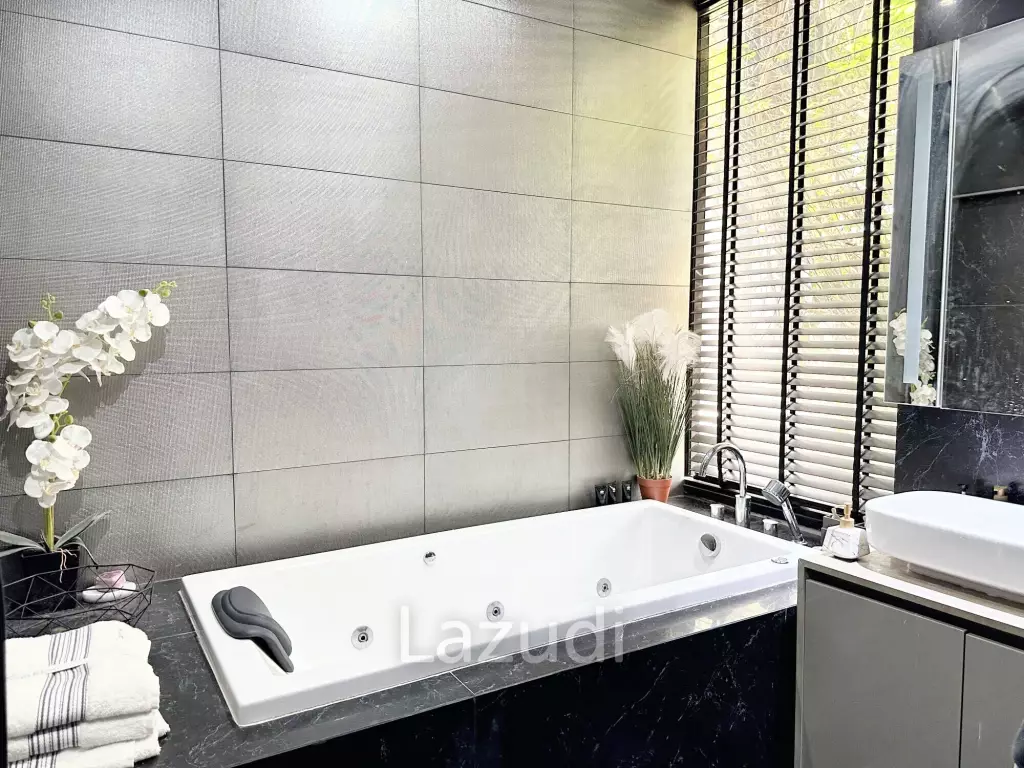 2 Bedrooms 2 Bathrooms 158 SQ.M at M Silom