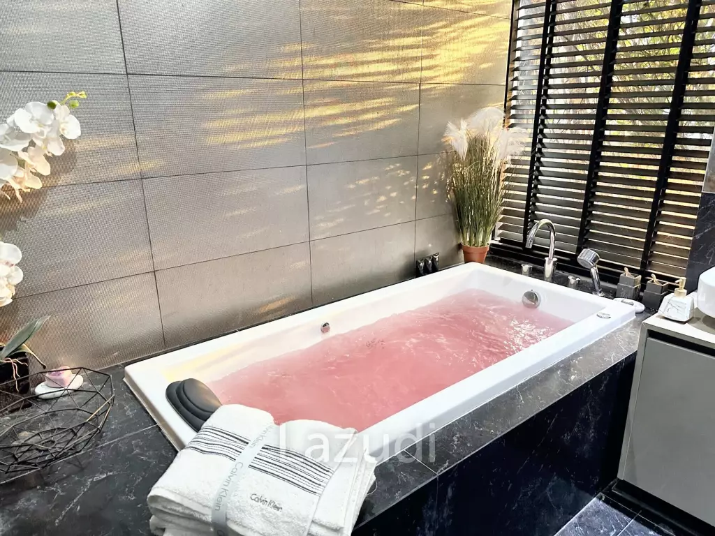 2 Bedrooms 2 Bathrooms 158 SQ.M at M Silom